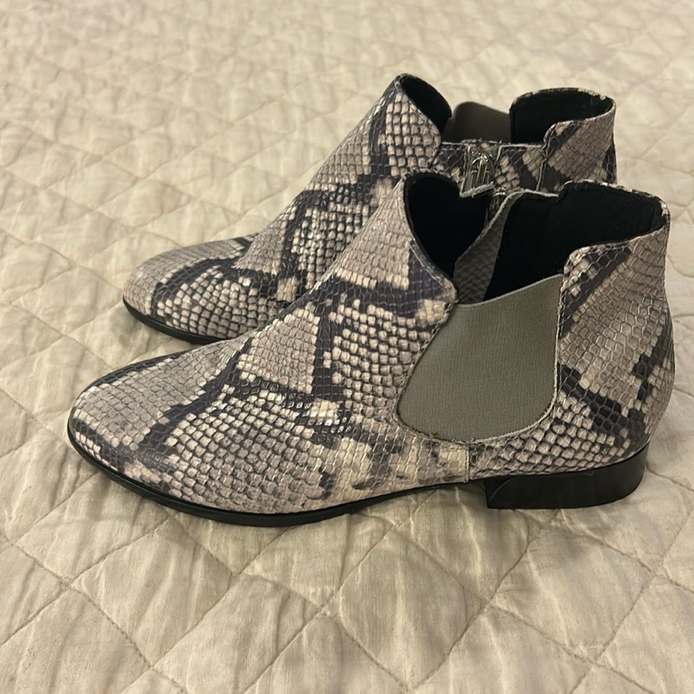 Munro women’s booties